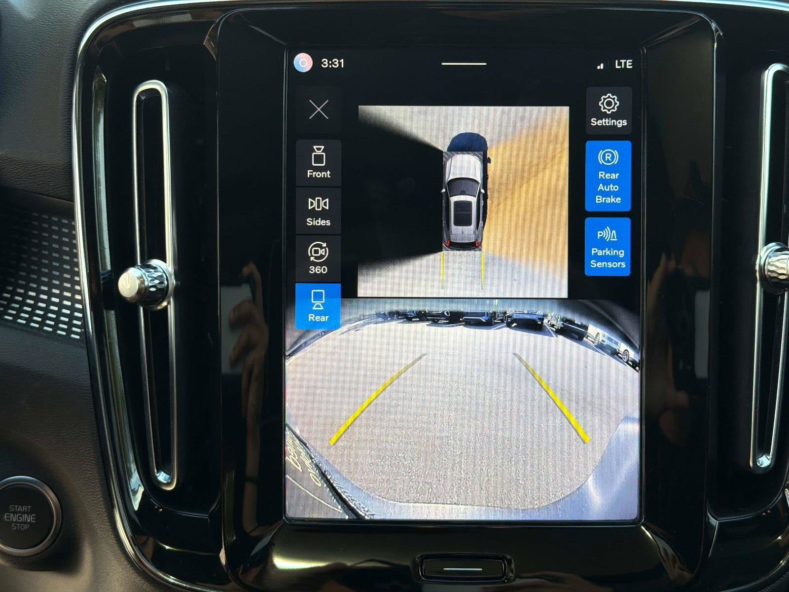 2024 Volvo XC40 Plus Dark Theme
