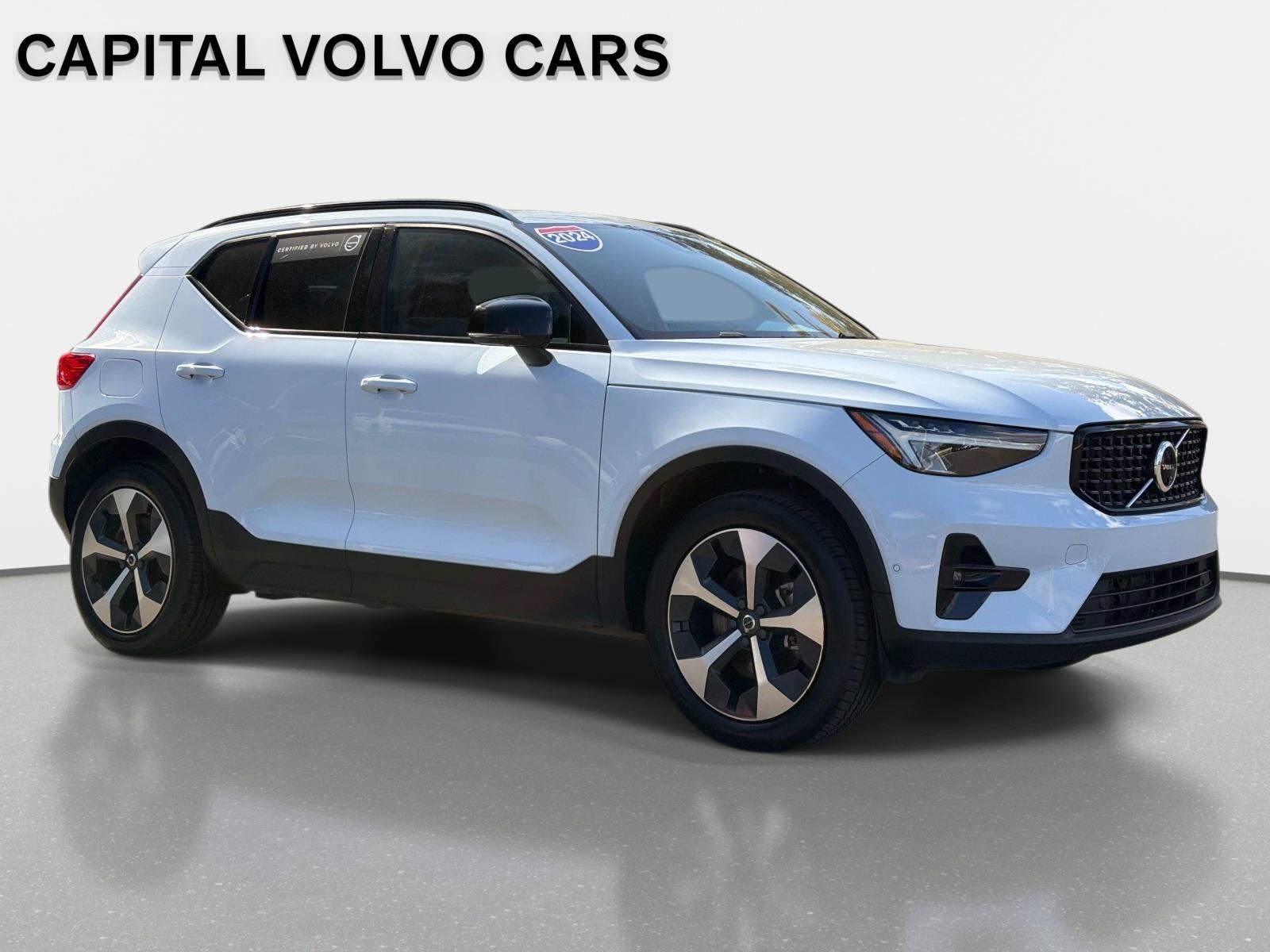 2024 Volvo XC40 Plus Dark Theme
