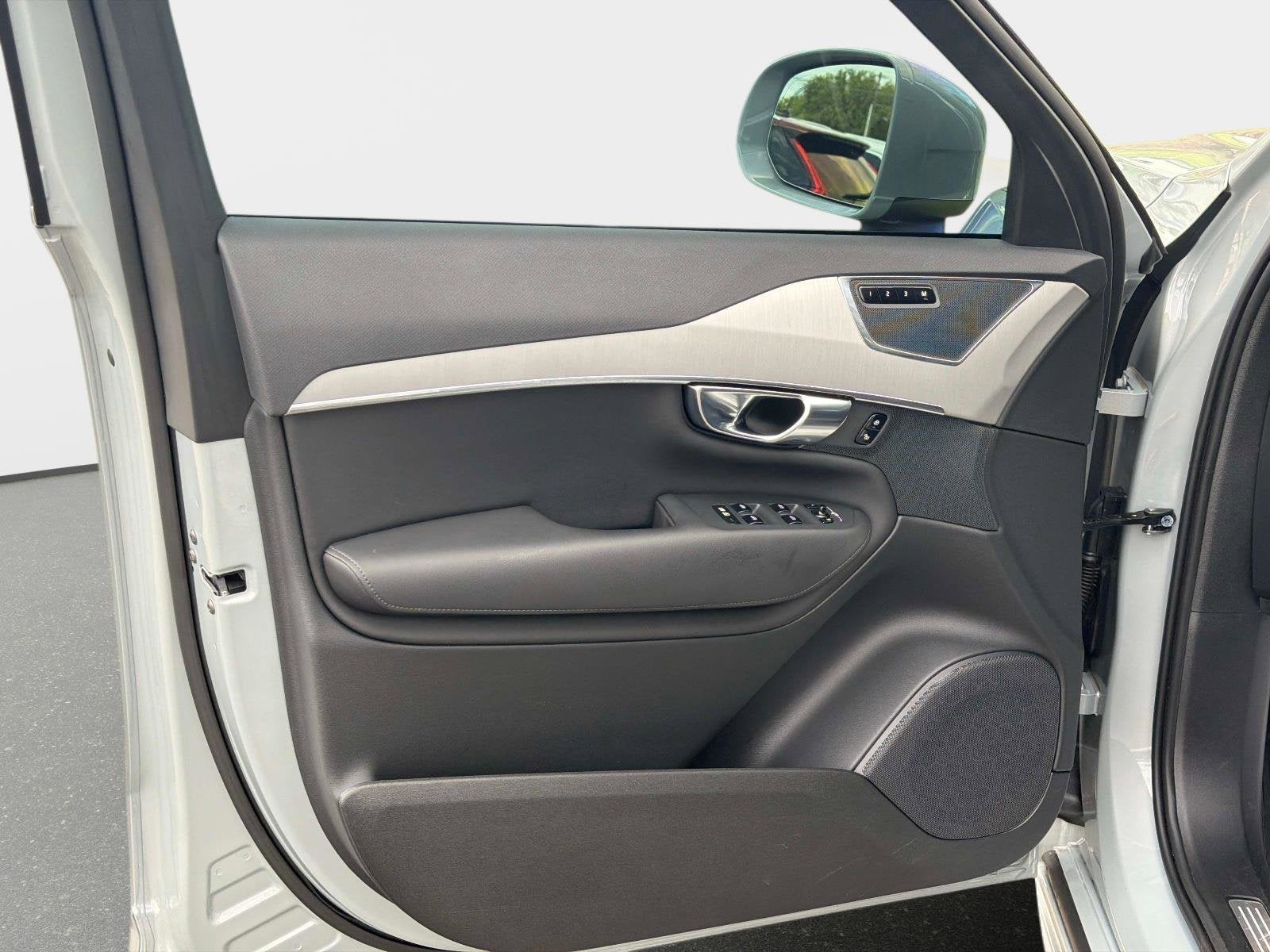 2025 Volvo XC90 Core