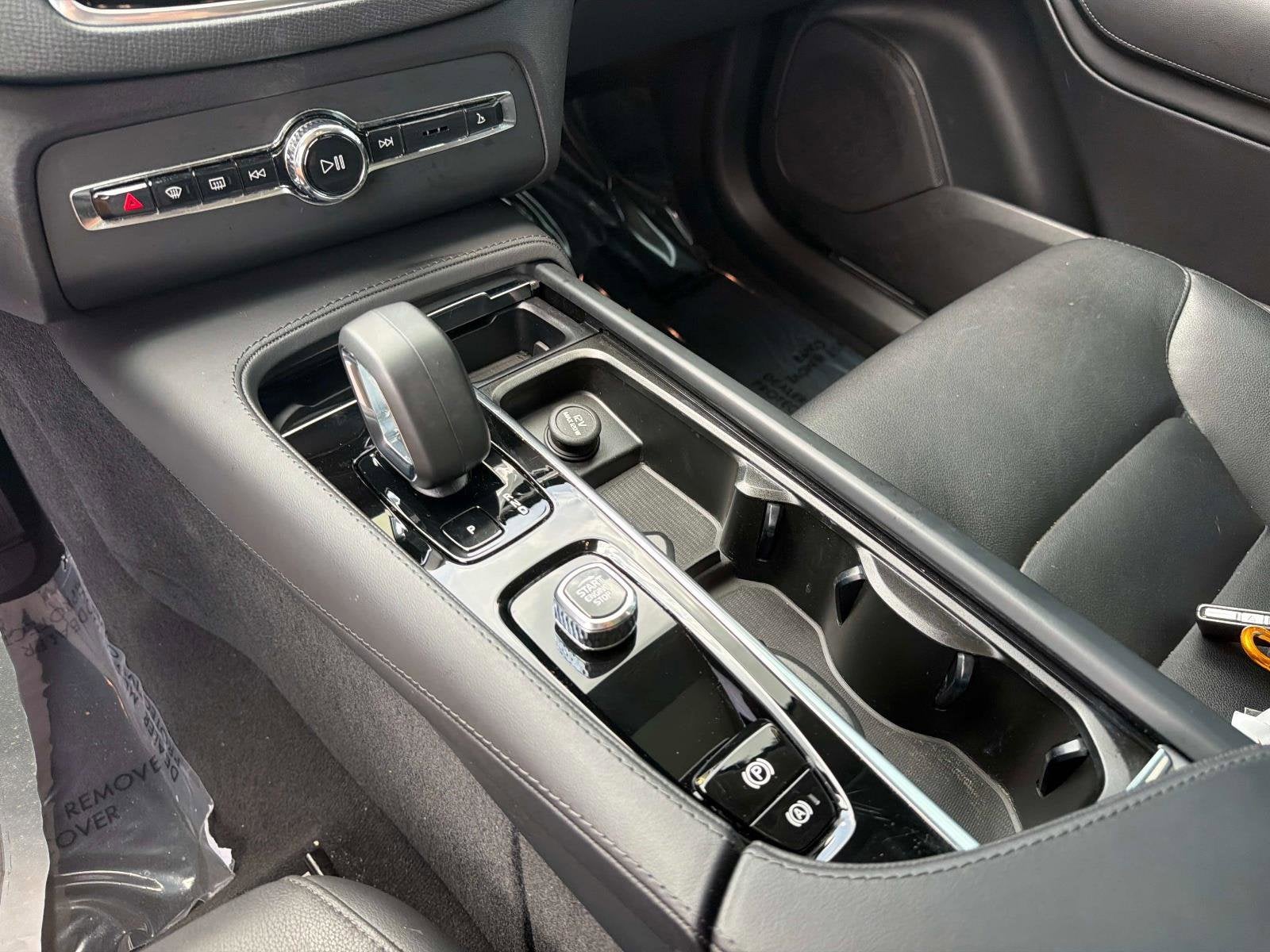 2025 Volvo XC90 Core