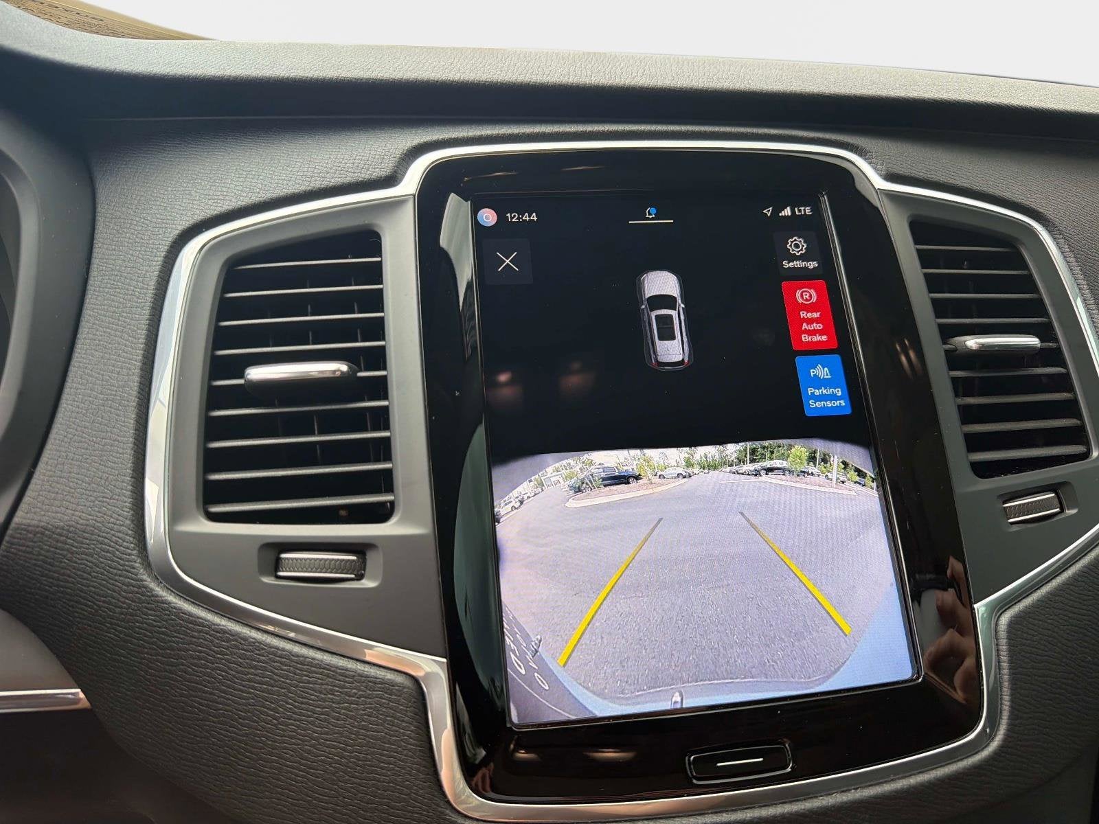 2025 Volvo XC90 Core