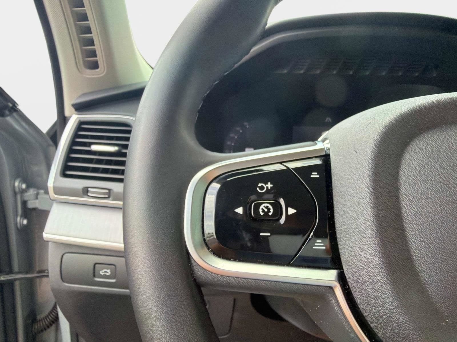 2025 Volvo XC90 Core
