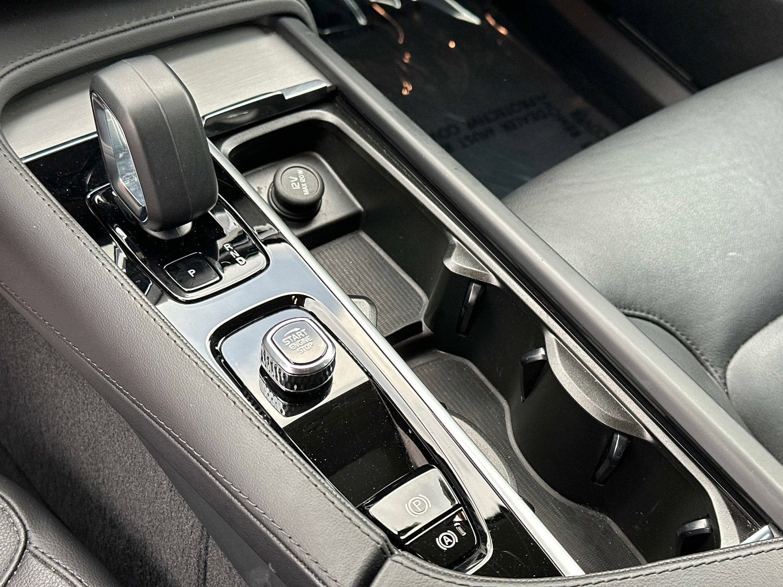 2025 Volvo XC90 Core