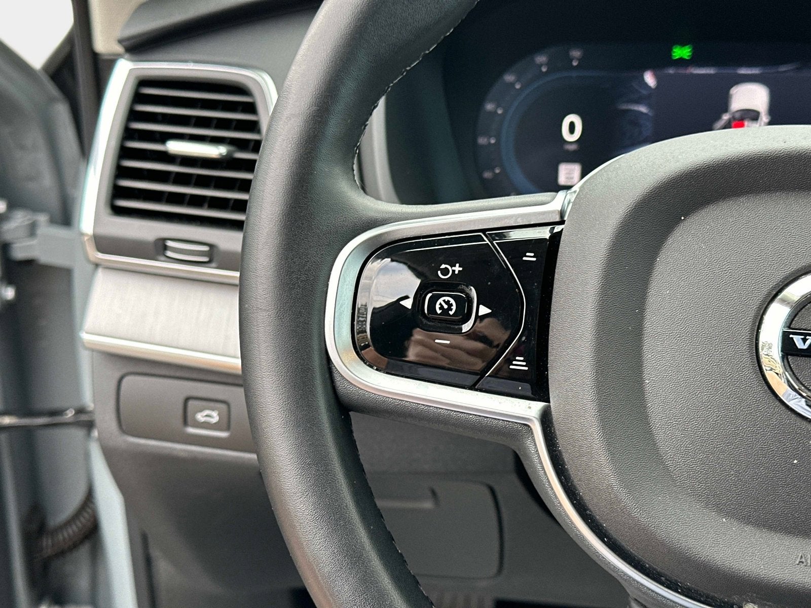 2025 Volvo XC90 Core