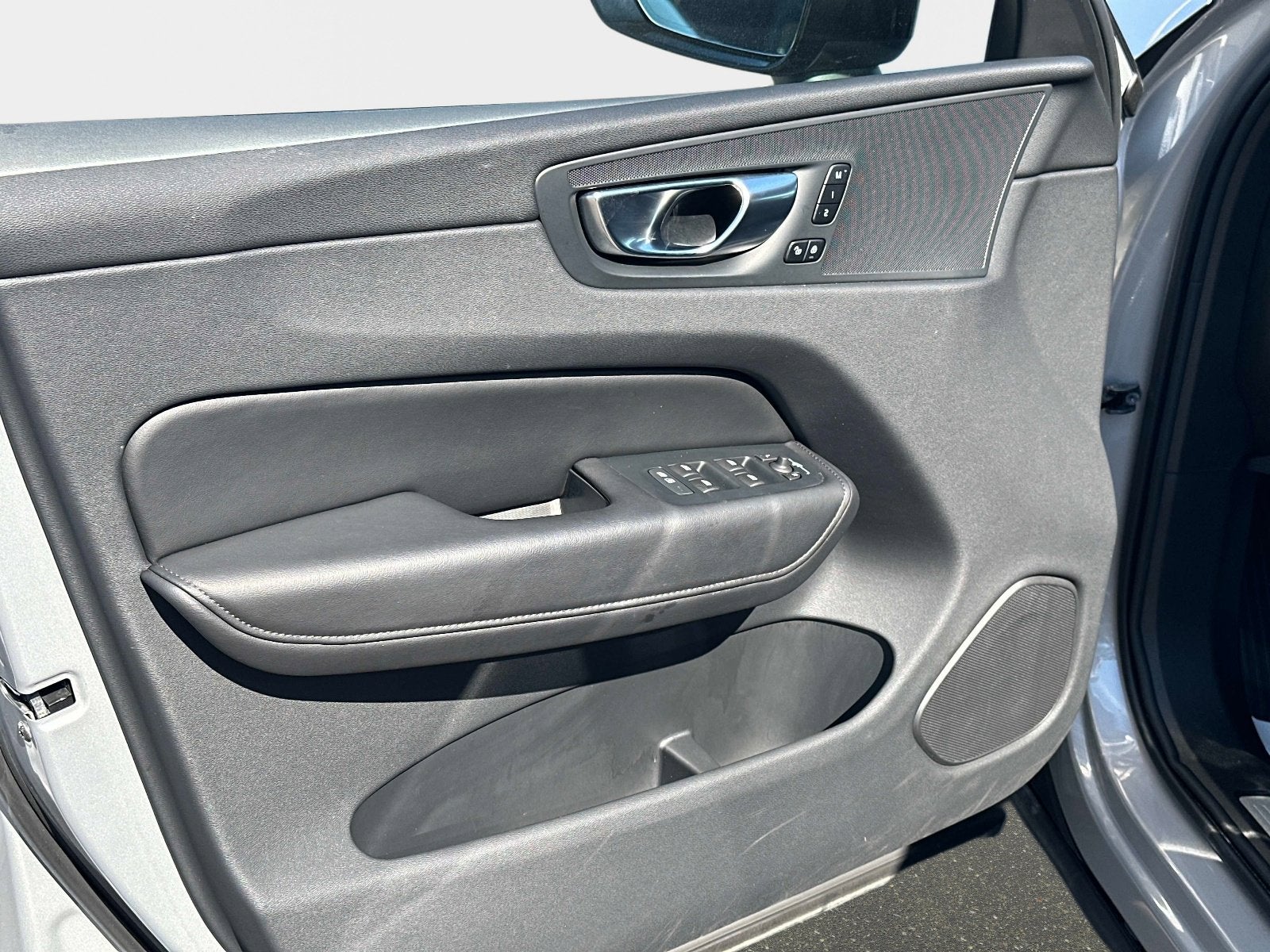 2025 Volvo XC60 Plus