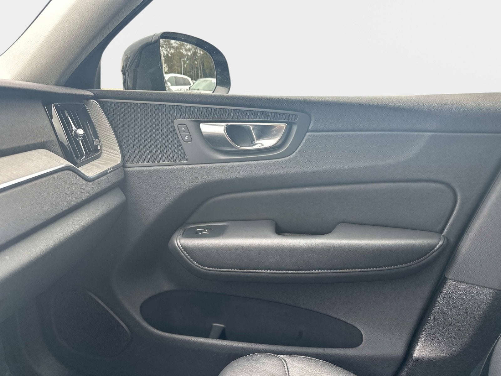 2025 Volvo XC60 Plus