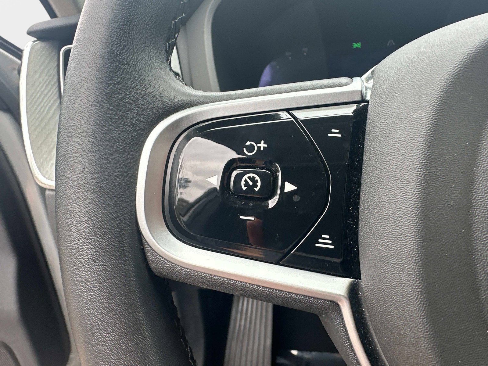 2025 Volvo XC60 Plus