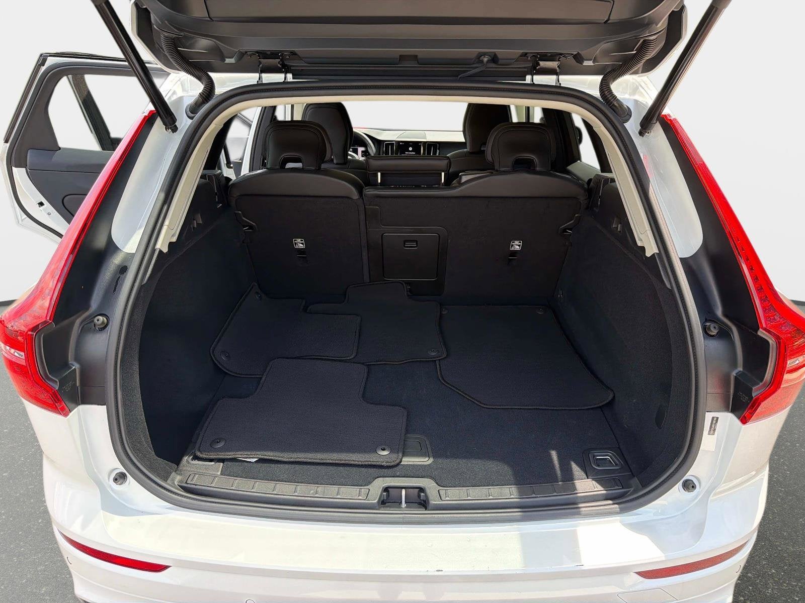 2025 Volvo XC60 Core