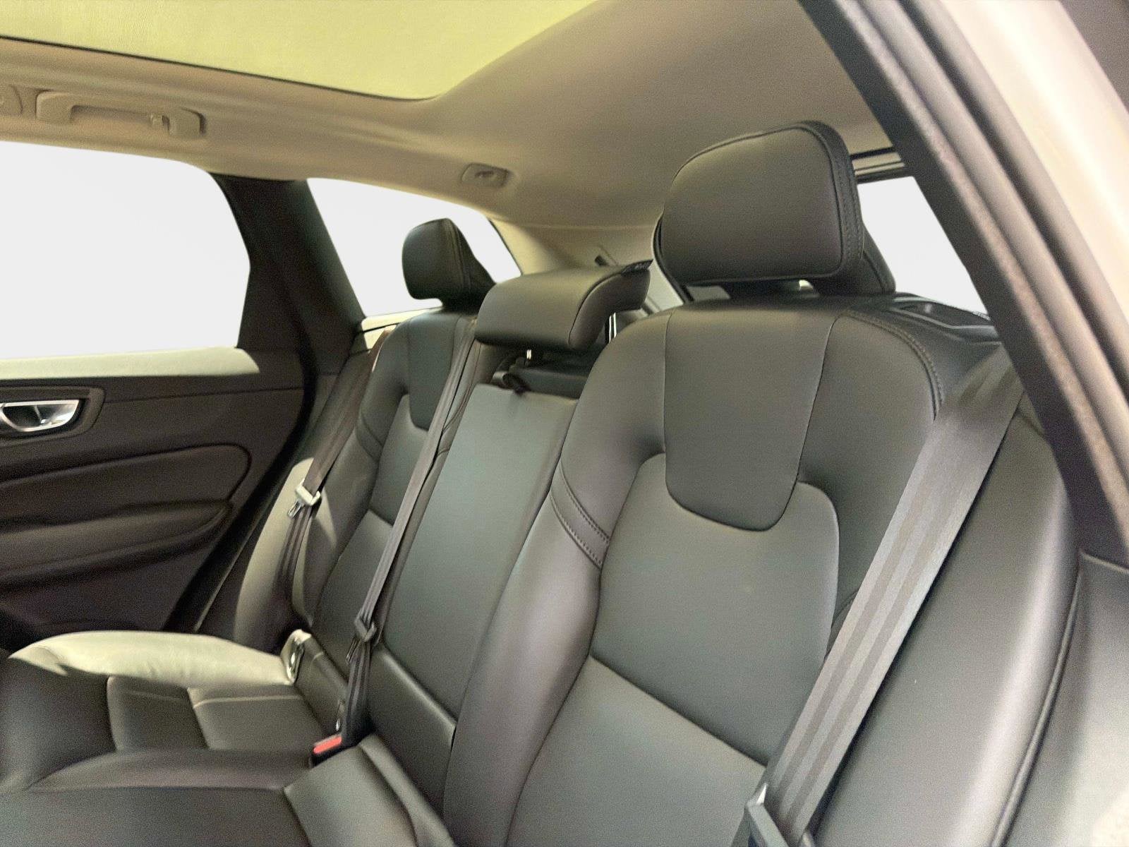2025 Volvo XC60 Core