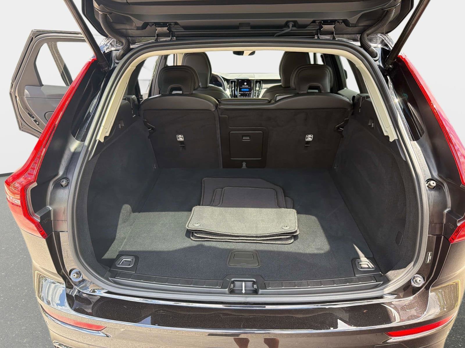 2025 Volvo XC60 Core