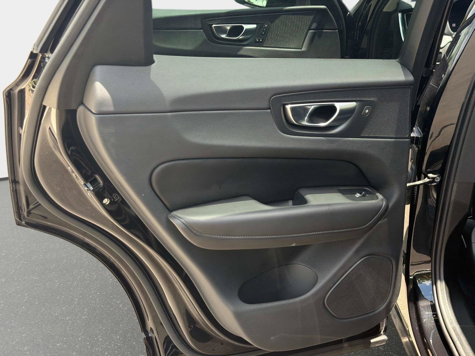 2025 Volvo XC60 Core