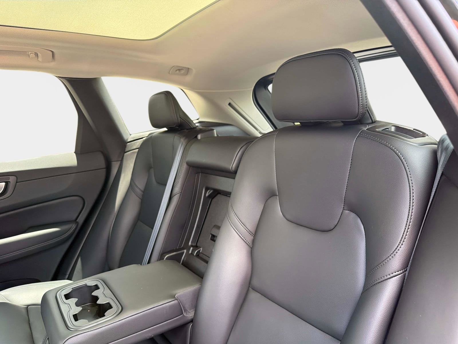 2025 Volvo XC60 Core