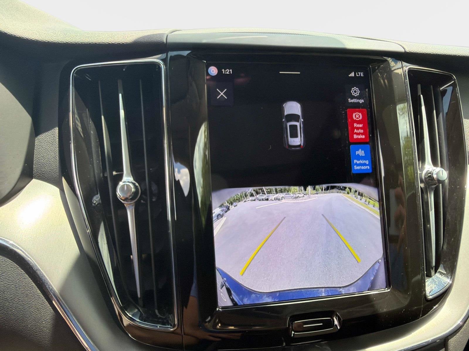 2025 Volvo XC60 Core
