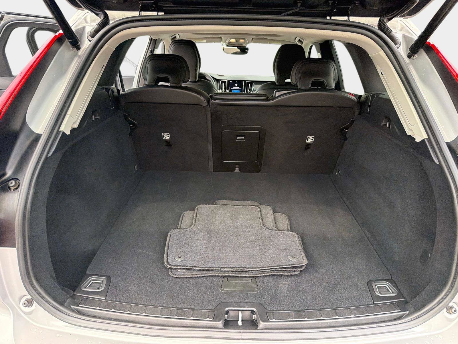 2025 Volvo XC60 Core