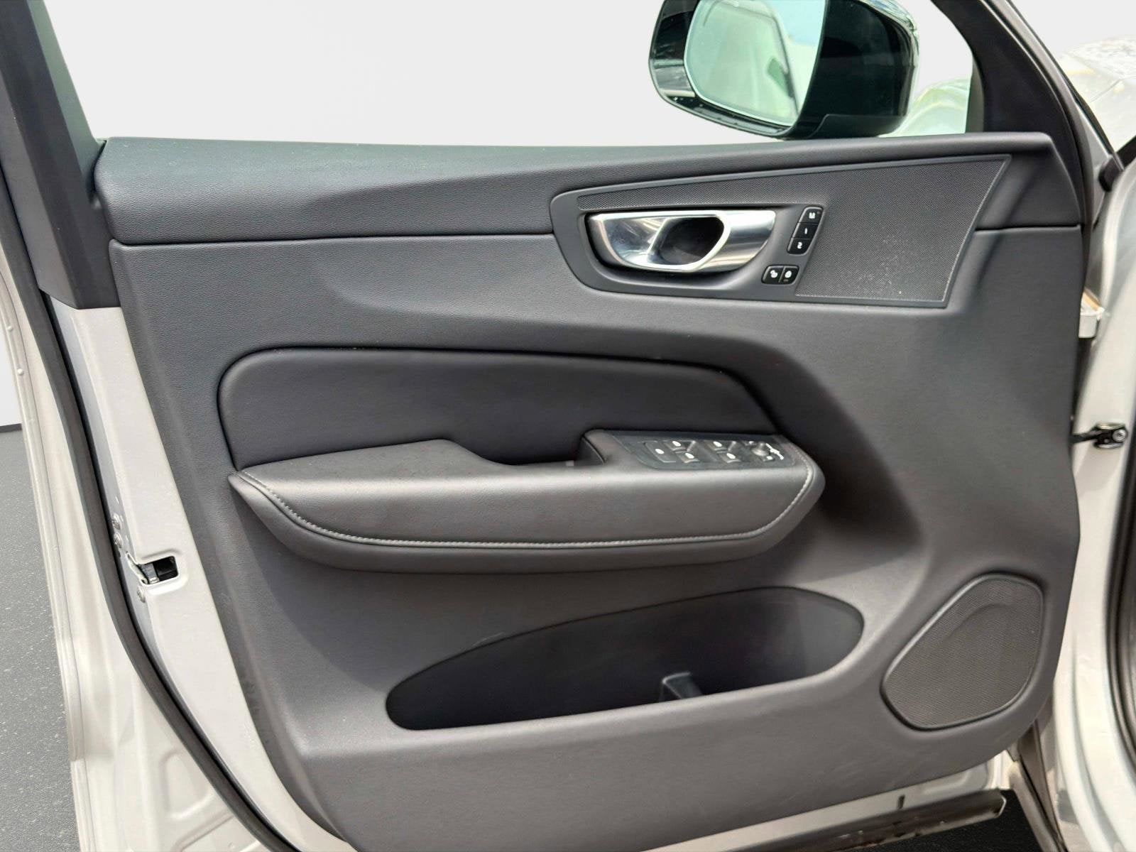 2025 Volvo XC60 Core
