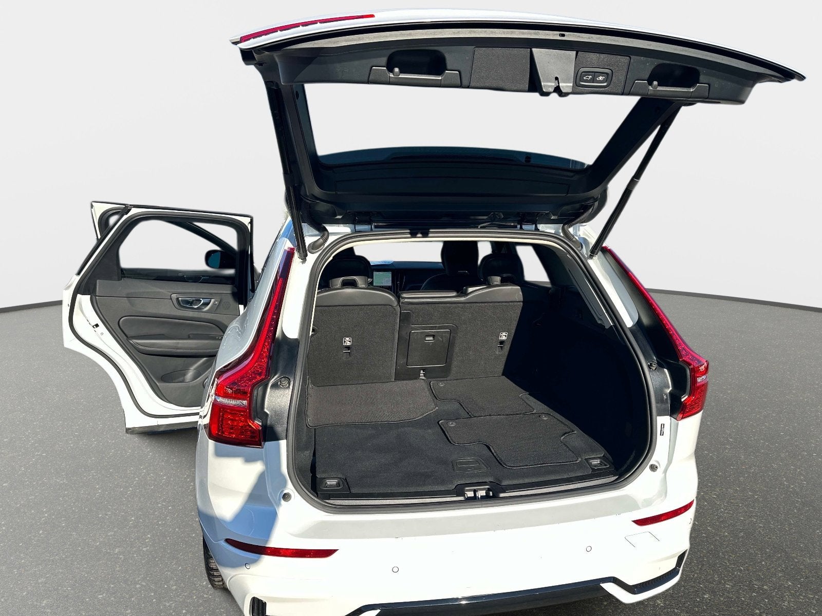 2025 Volvo XC60 Core