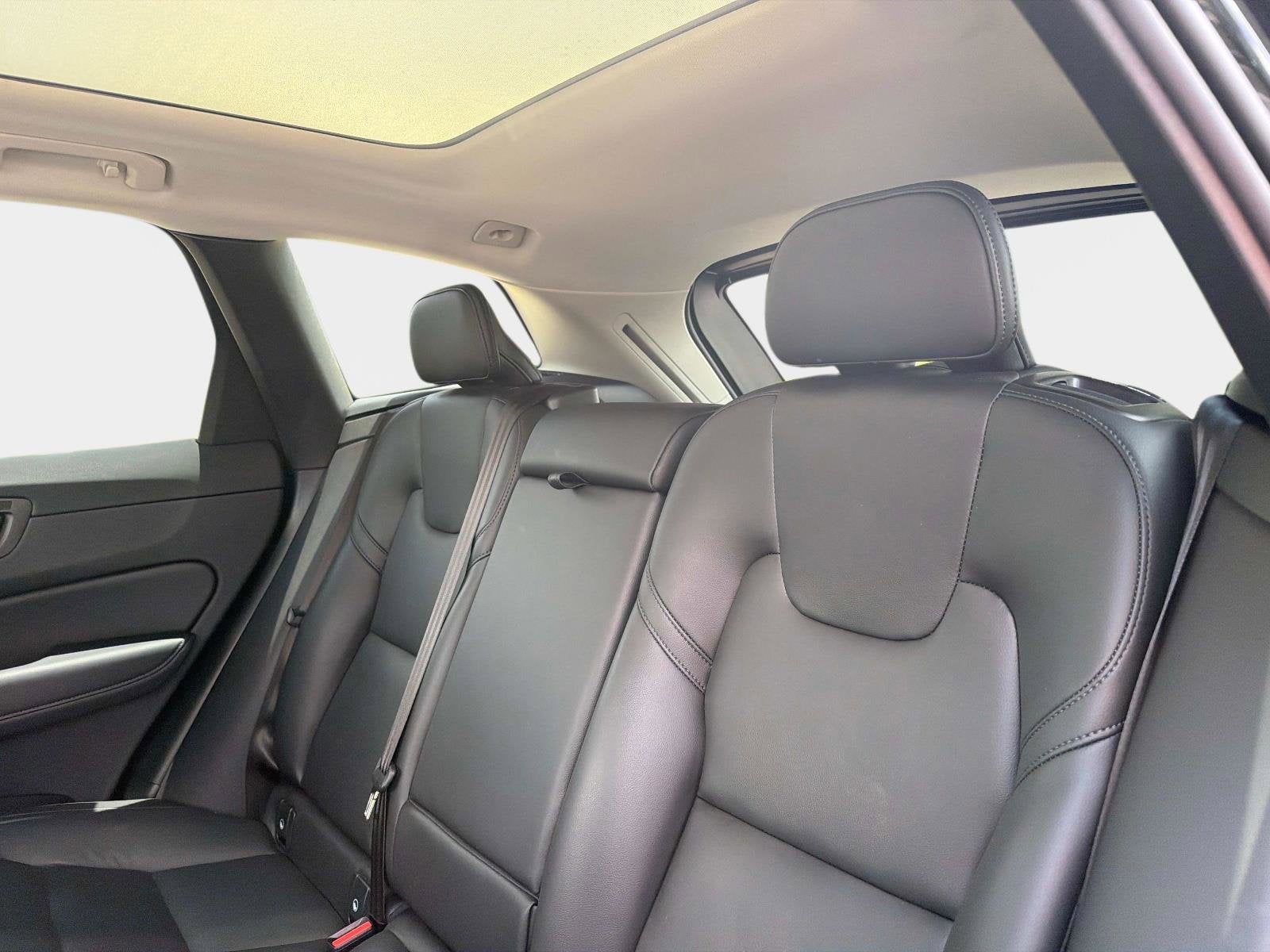2025 Volvo XC60 Core