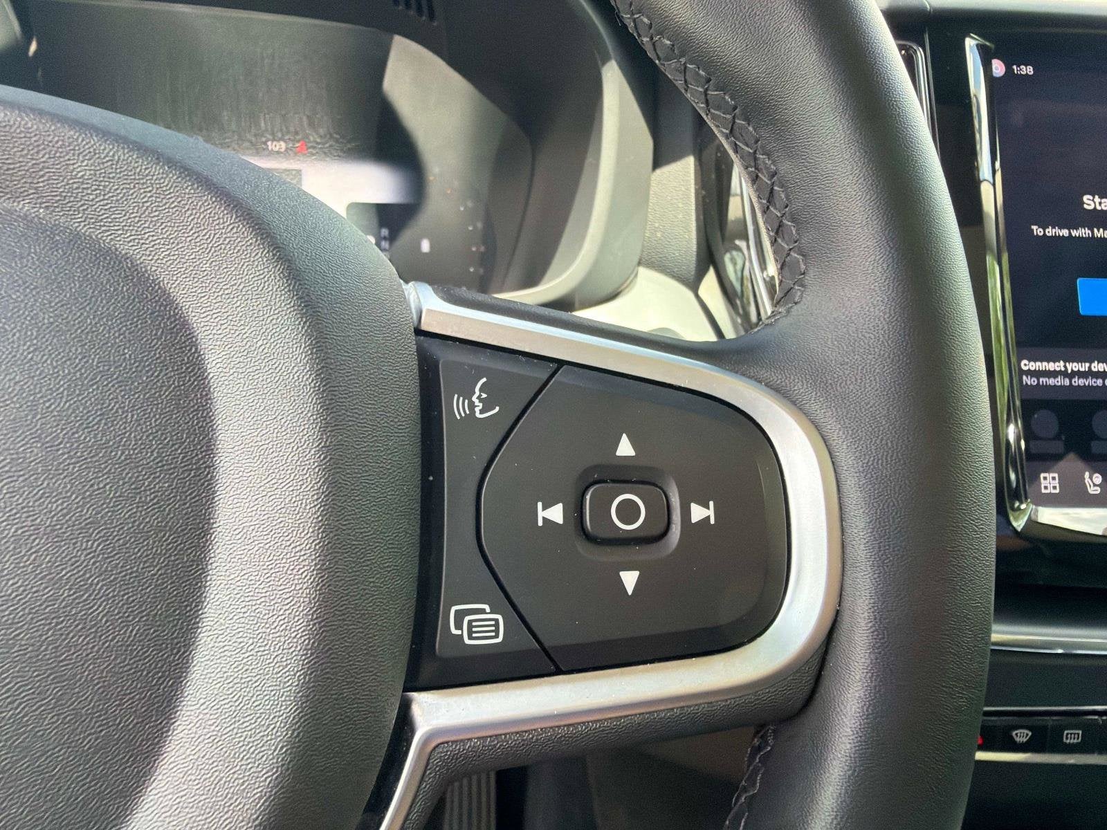 2025 Volvo XC60 Core