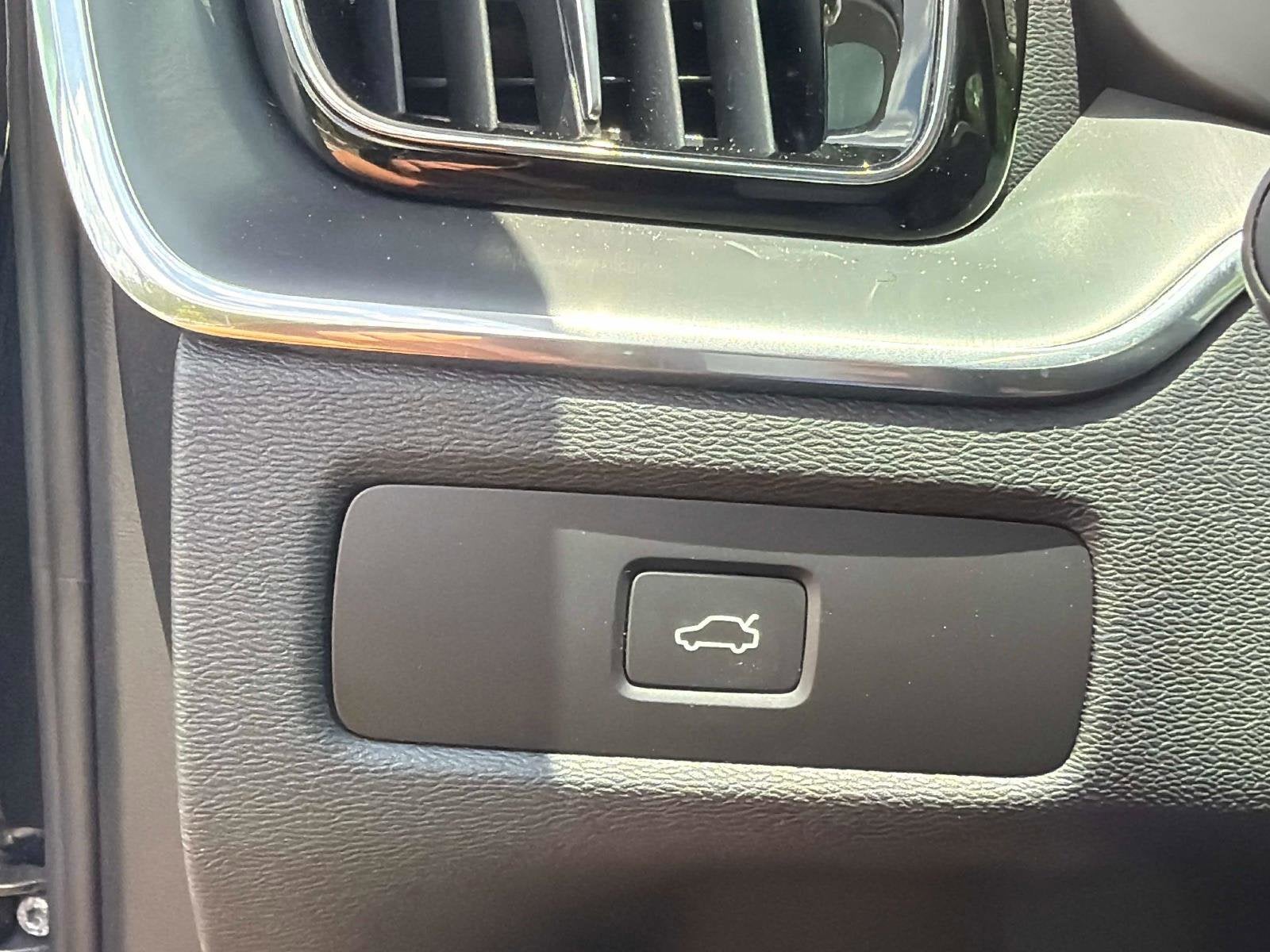 2025 Volvo XC60 Core
