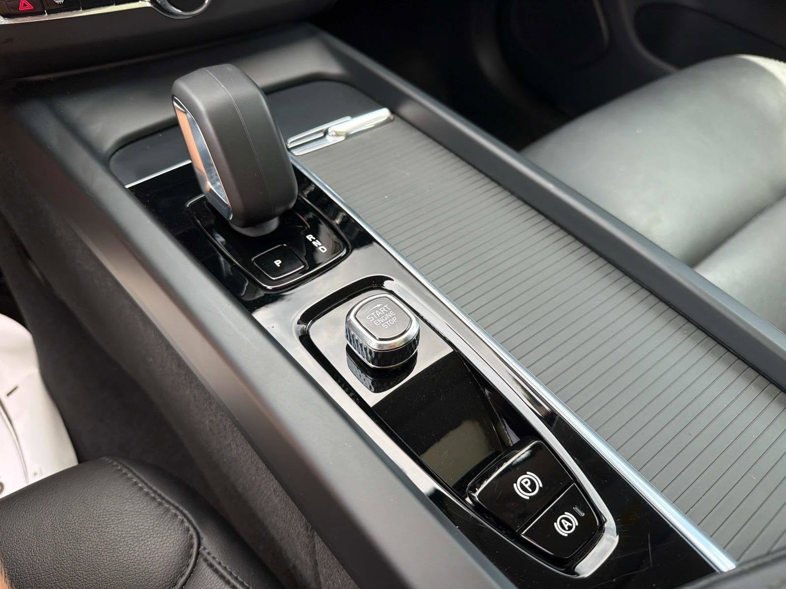2025 Volvo XC60 Core