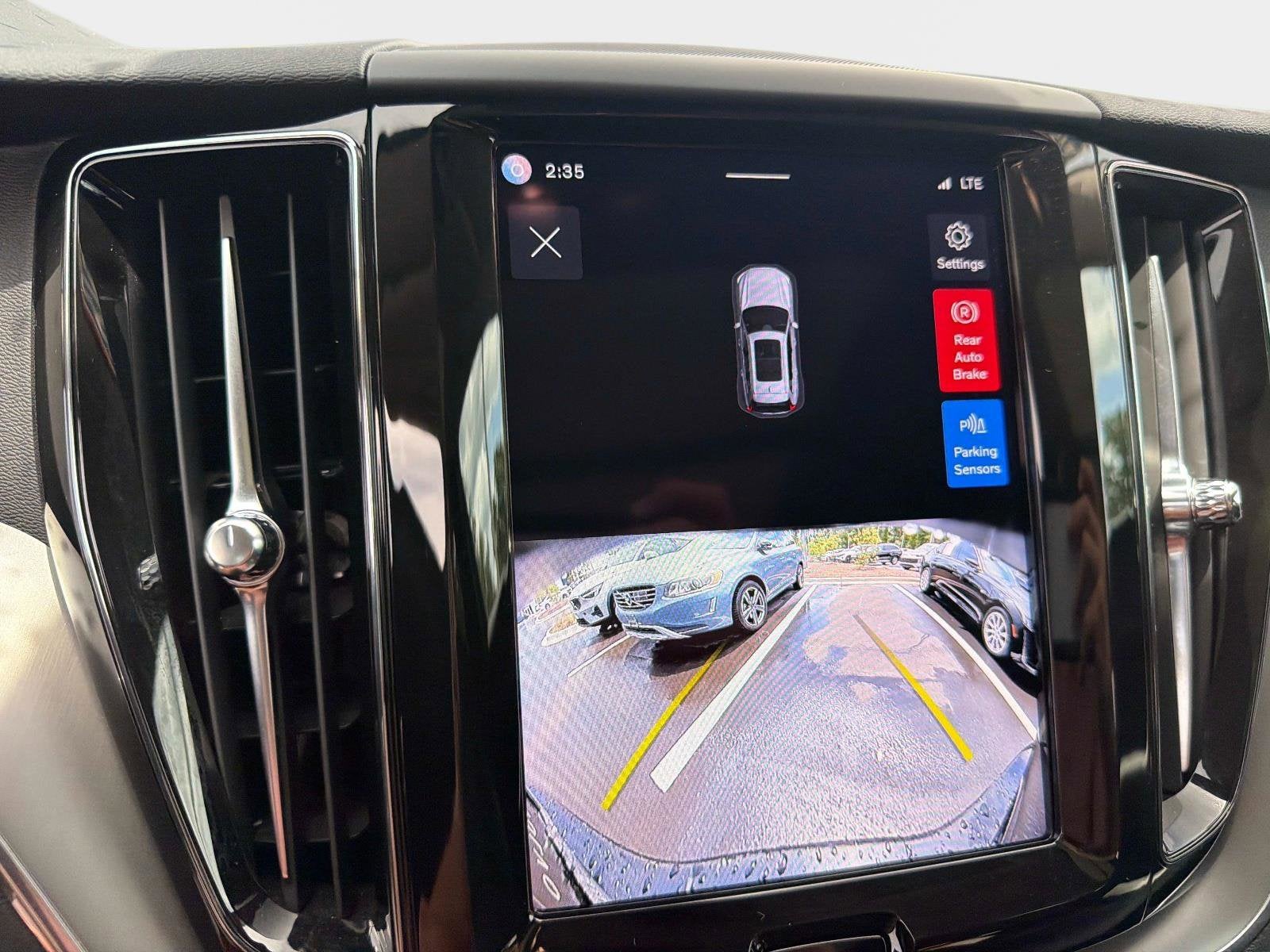 2025 Volvo XC60 Core