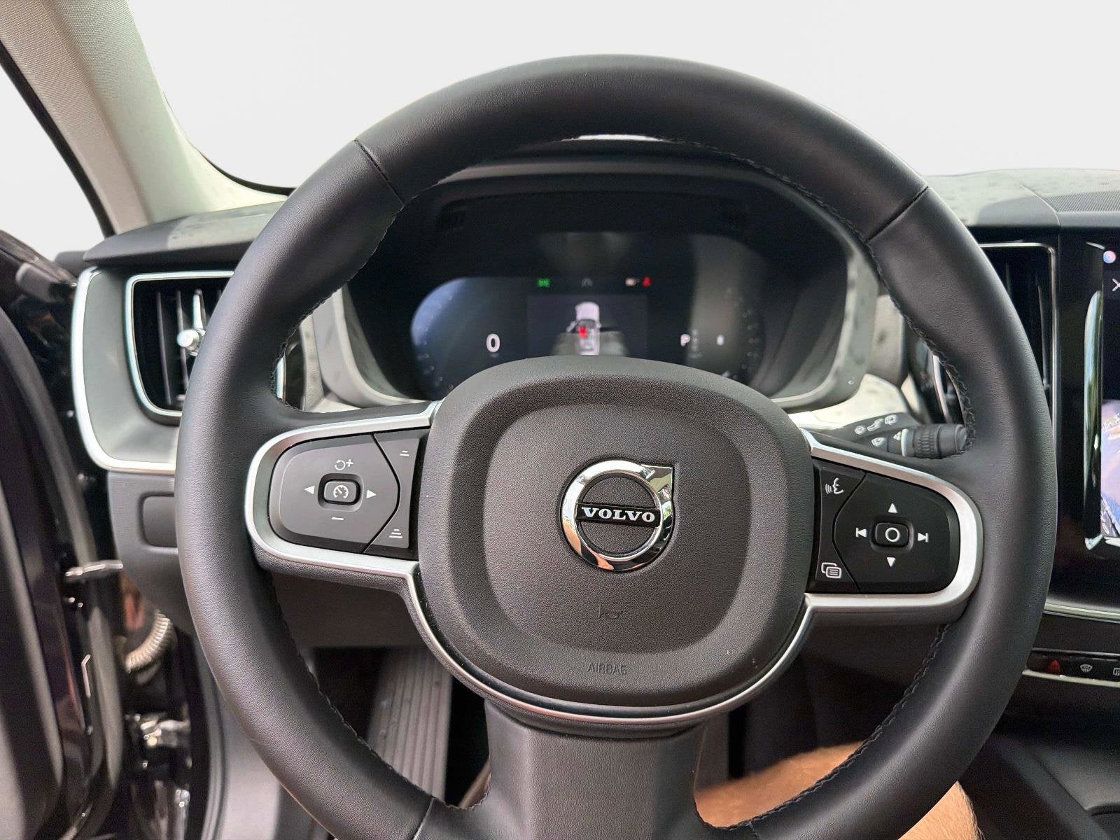 2025 Volvo XC60 Core