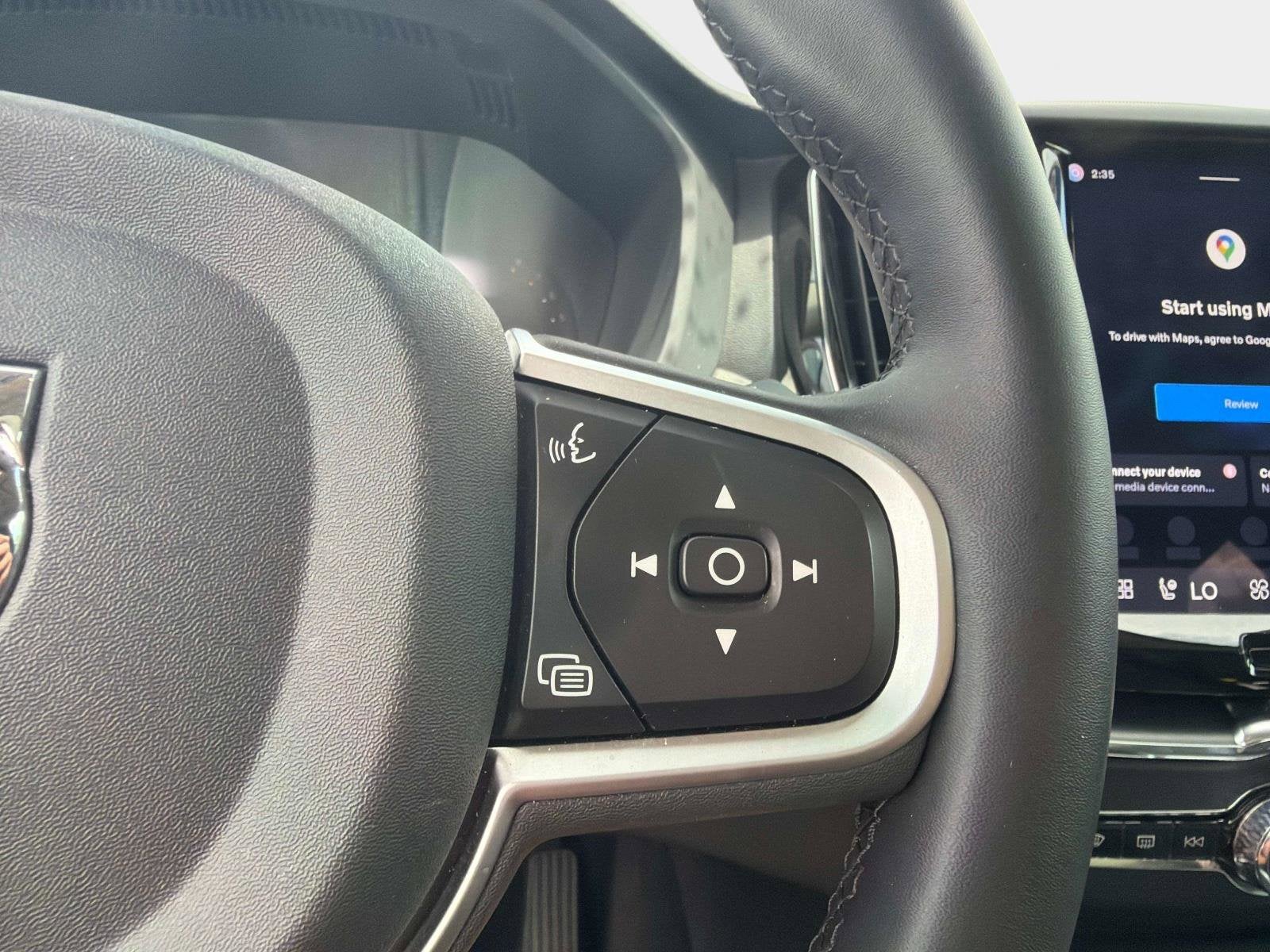 2025 Volvo XC60 Core