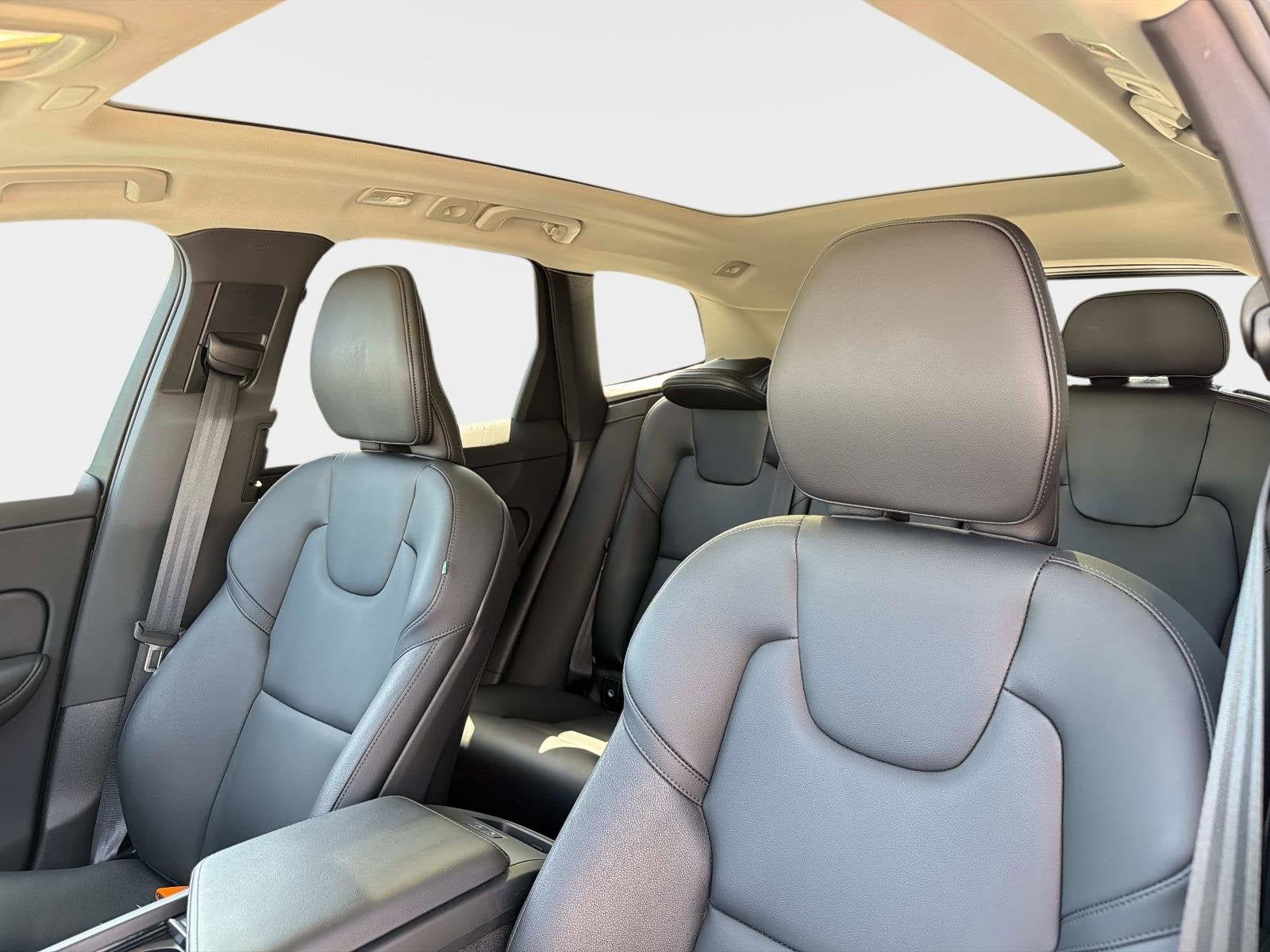 2025 Volvo XC60 Core