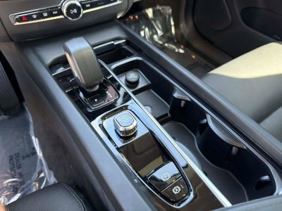 2025 Volvo XC60 Core