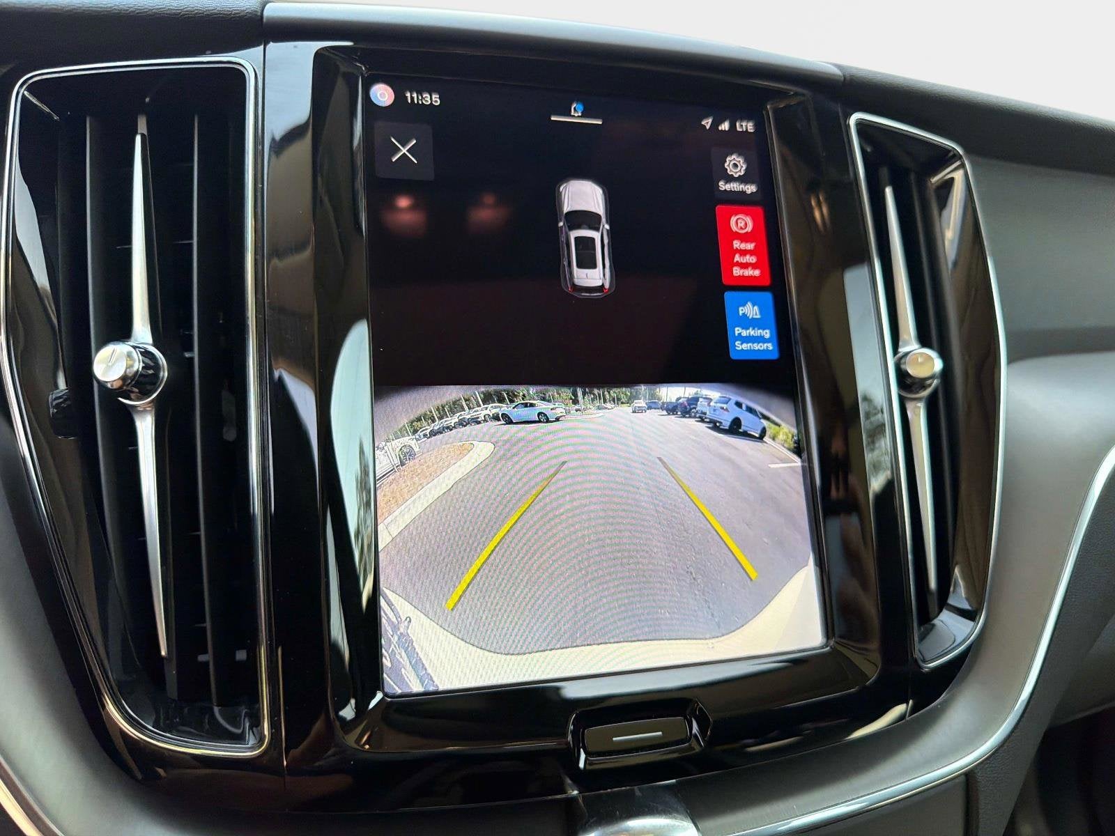 2025 Volvo XC60 Core