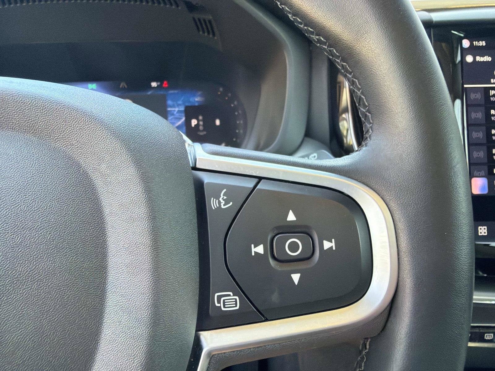 2025 Volvo XC60 Core