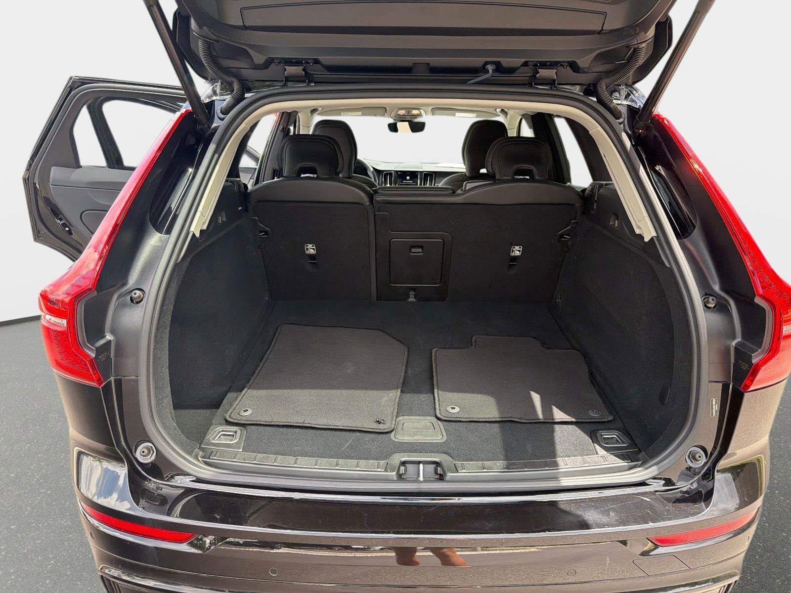 2025 Volvo XC60 Core