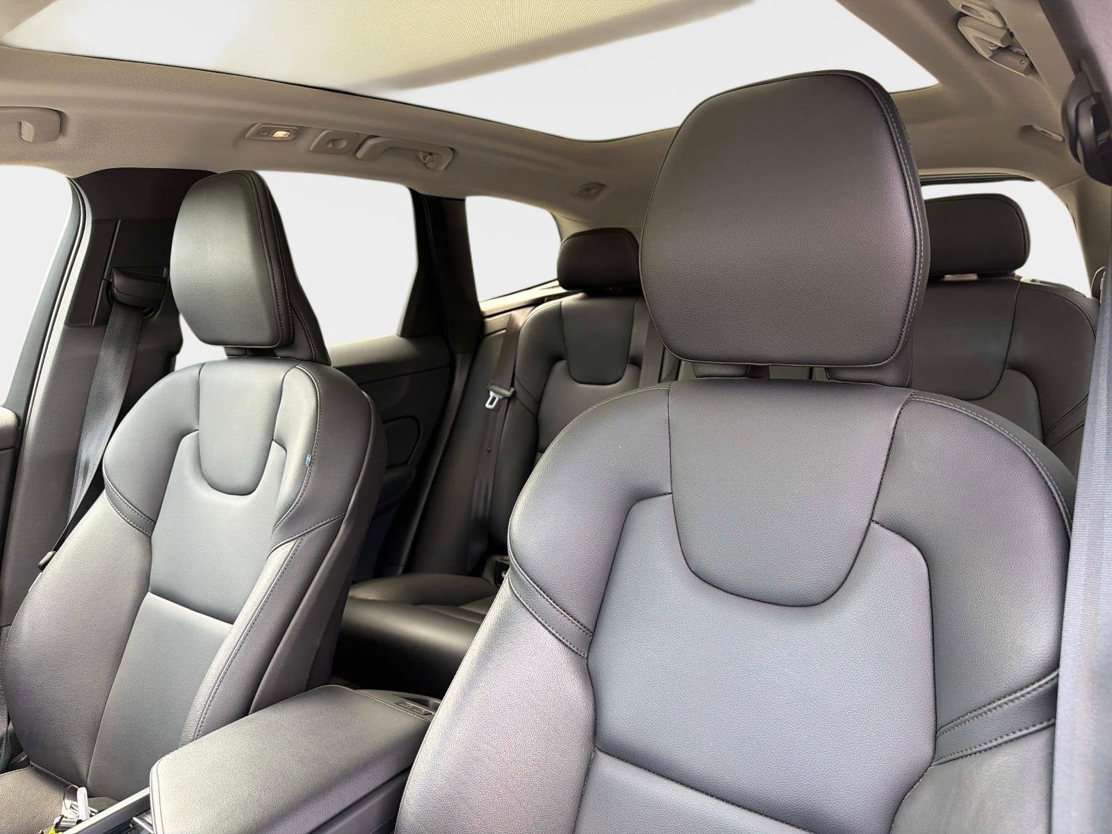 2025 Volvo XC60 Core