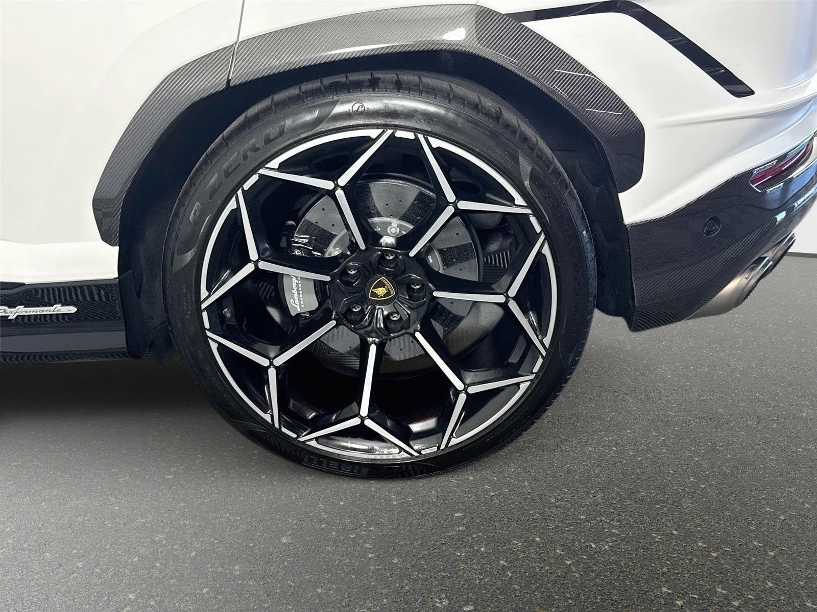 2024 Lamborghini Urus Performante
