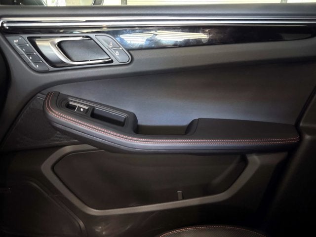 2025 Porsche Macan T