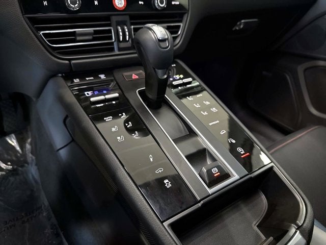 2025 Porsche Macan T