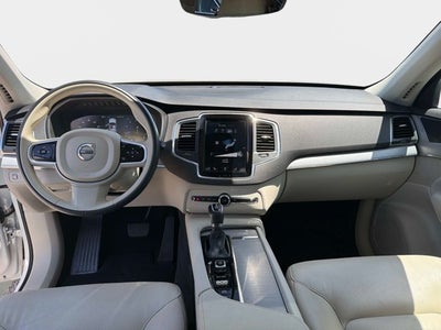 2021 Volvo XC90 T5 Momentum