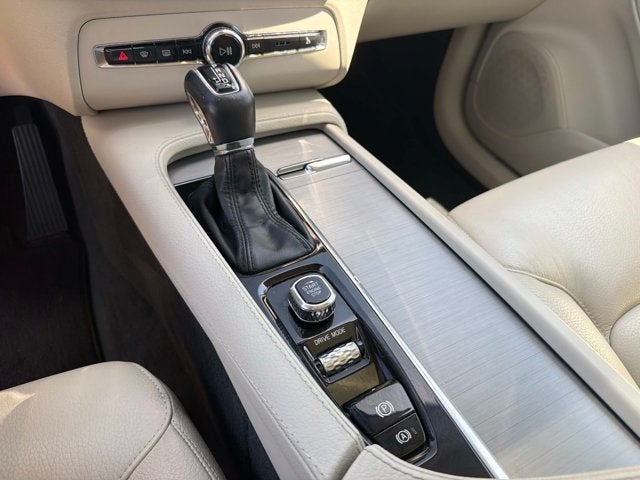 2021 Volvo XC90 T5 Momentum